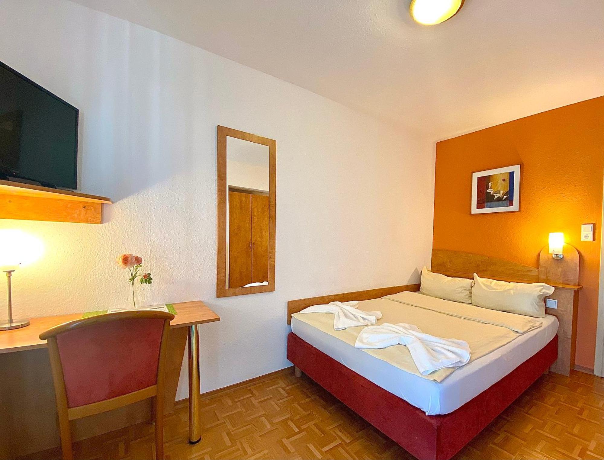 Hotel Gasthof Rose ギュンツブルク エクステリア 写真