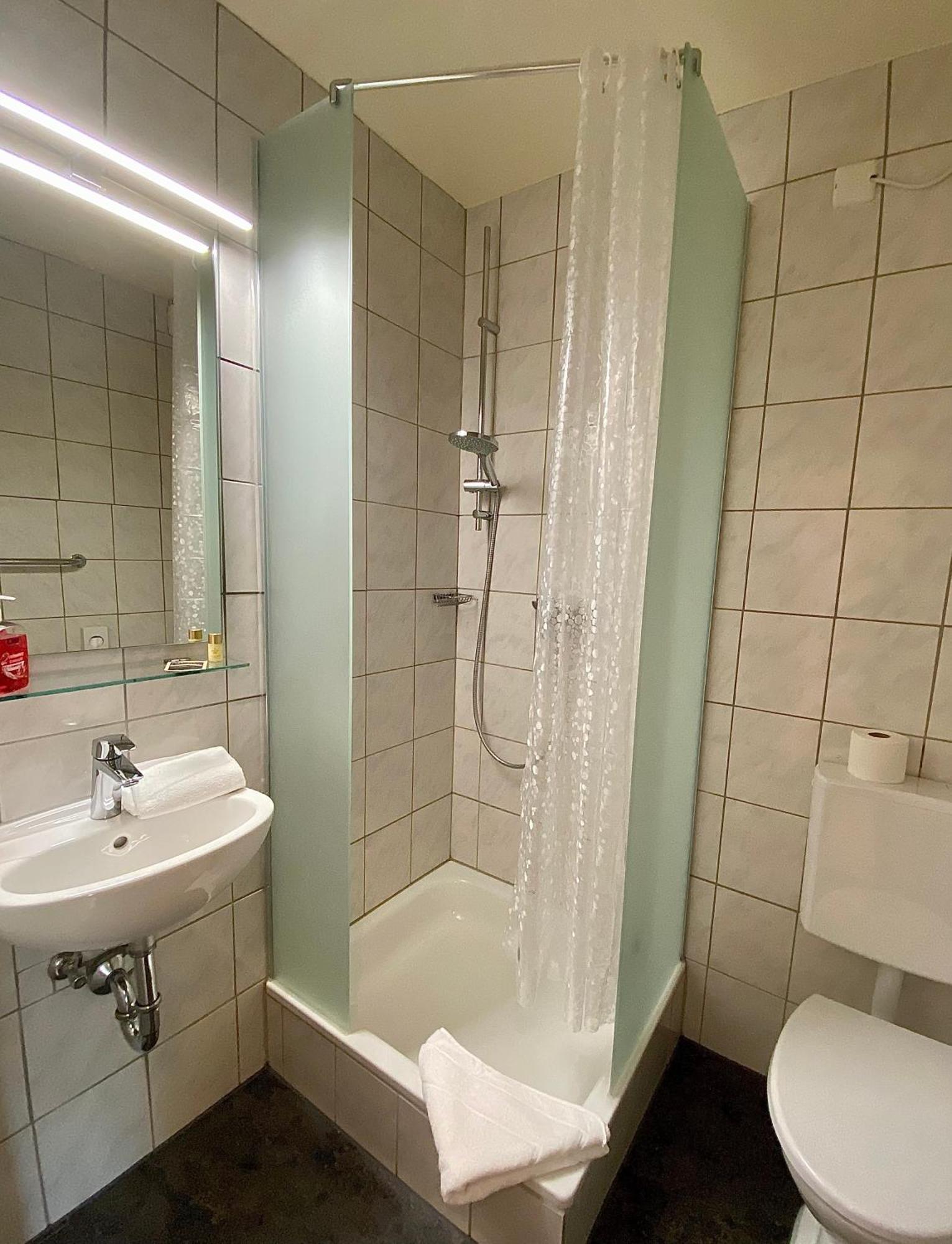 Hotel Gasthof Rose ギュンツブルク エクステリア 写真