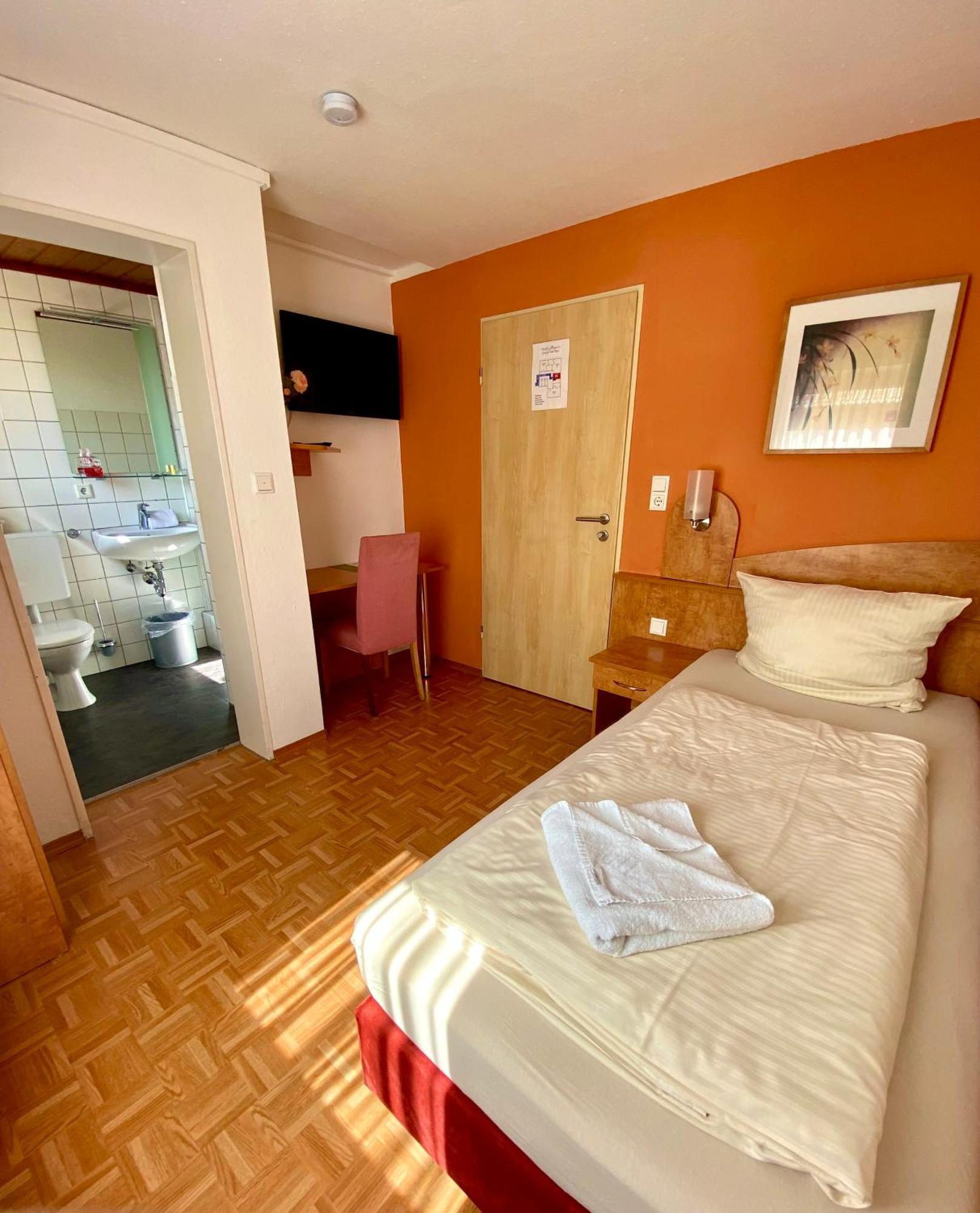 Hotel Gasthof Rose ギュンツブルク エクステリア 写真