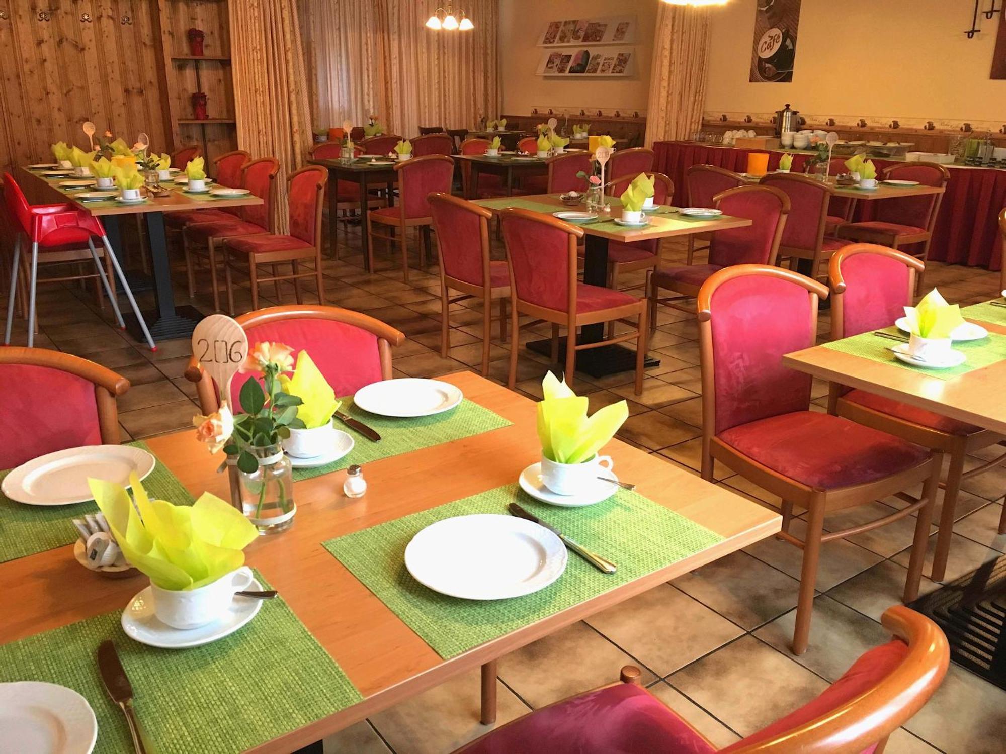 Hotel Gasthof Rose ギュンツブルク エクステリア 写真