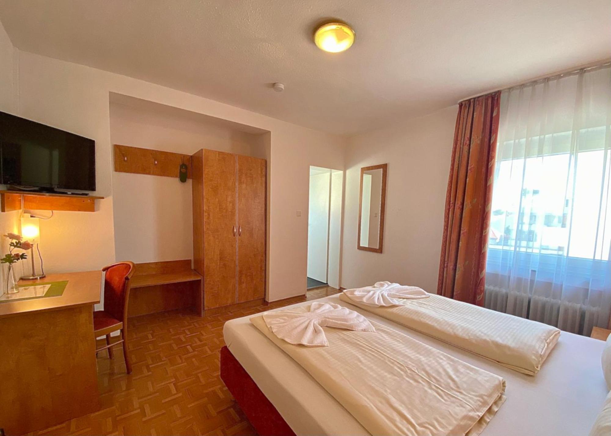 Hotel Gasthof Rose ギュンツブルク エクステリア 写真